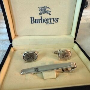 Burberrys Silver Cufflinks and Tie Bar Set
